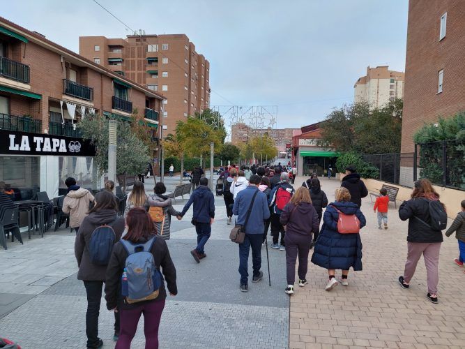 Haciendo camino al andar. Diversidad y convivencia en rutas saludables multitudinarias.